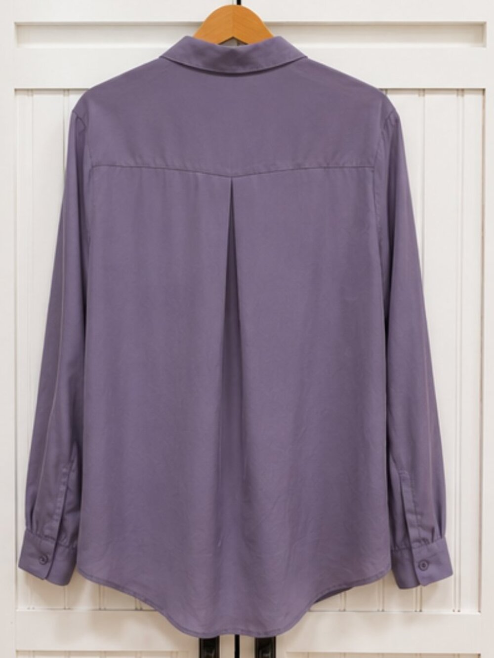 Forever 21 Lavender Purple Satin Button Down Blouse Size Medium NWT - Picture 2 of 6